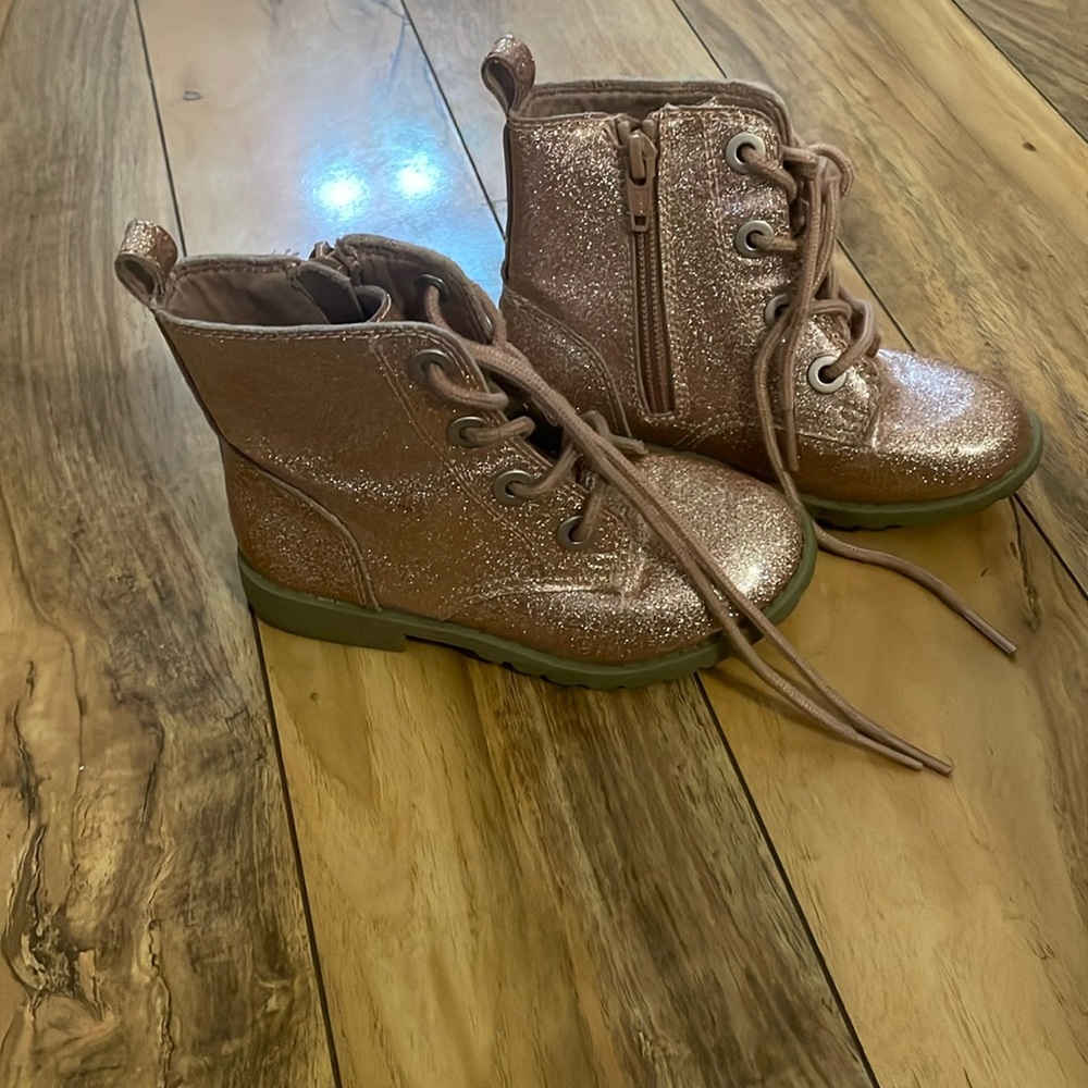 Kids shoe sparkling pink